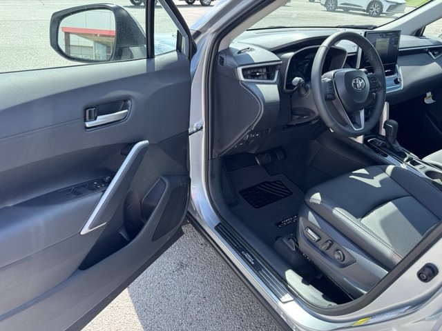 2025 Toyota Corolla XLE FWD Cross