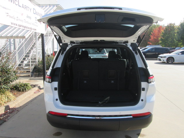 2025 Jeep Grand Cherokee Laredo 2WD L