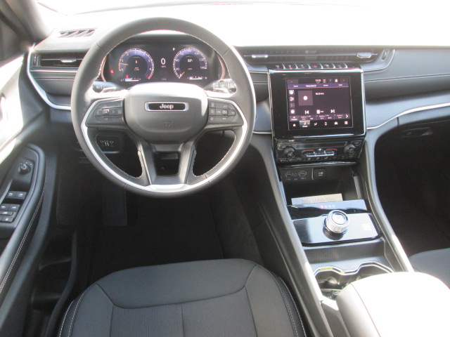 2025 Jeep Grand Cherokee Laredo 2WD L