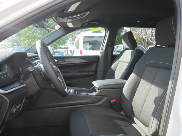 2025 Jeep Grand Cherokee Laredo 2WD L