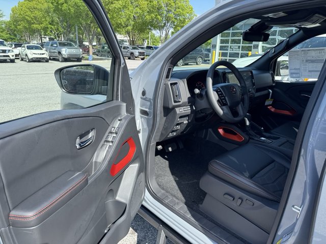 2025 Nissan Frontier PRO-4X 4WD