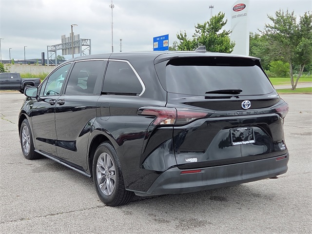 2023 Toyota Sienna LE FWD 8-Pass