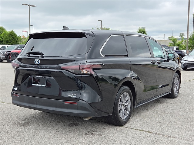 2023 Toyota Sienna LE FWD 8-Pass