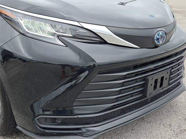 2023 Toyota Sienna LE FWD 8-Pass