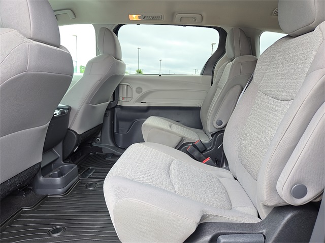 2023 Toyota Sienna LE FWD 8-Pass