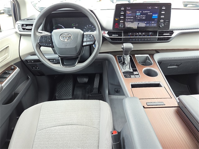 2023 Toyota Sienna LE FWD 8-Pass