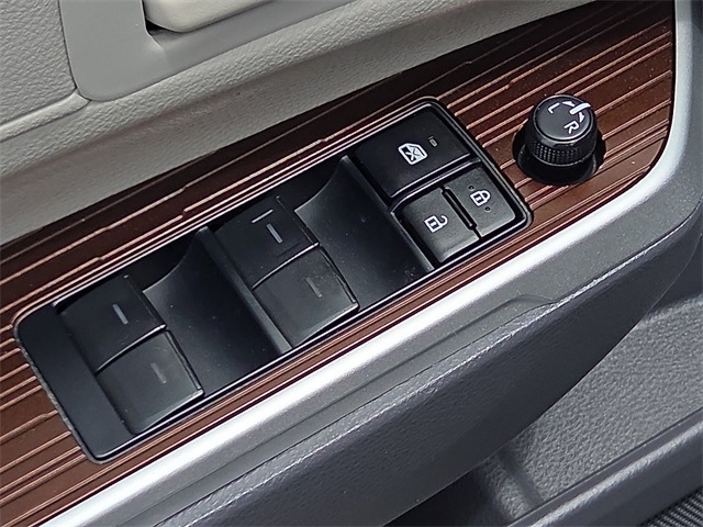 2023 Toyota Sienna LE FWD 8-Pass
