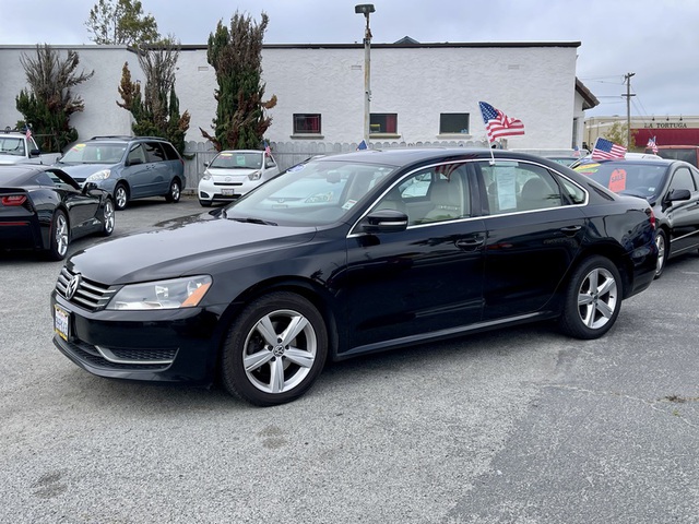 2012 Volkswagen Passat SE w/Sunroof PZEV