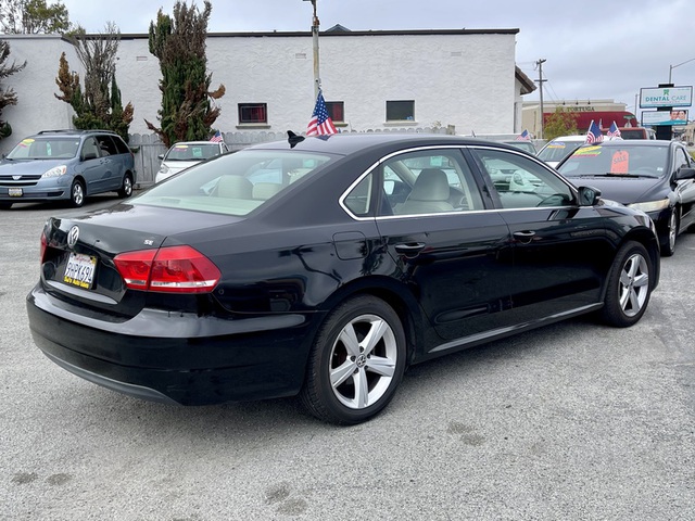 2012 Volkswagen Passat SE w/Sunroof PZEV