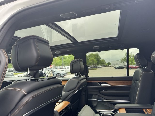 2024 Jeep Grand Wagoneer Series III 4WD L