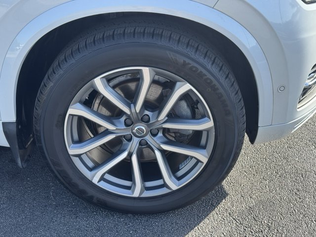 2016 Volvo XC90 T6 Momentum AWD