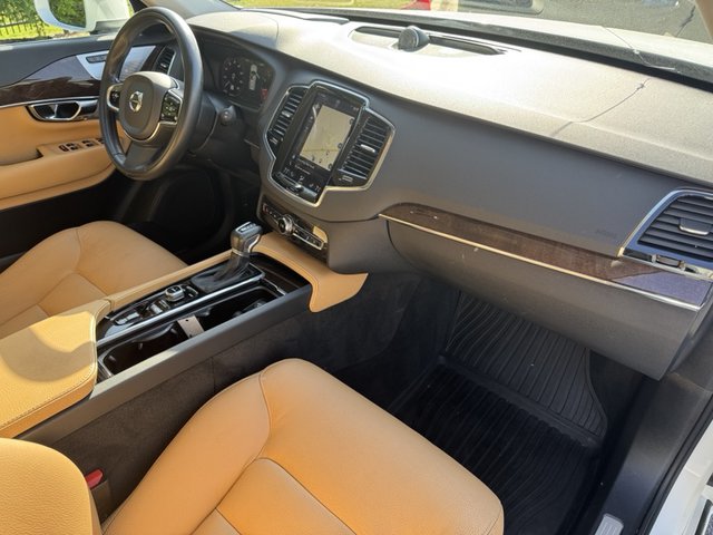 2016 Volvo XC90 T6 Momentum AWD
