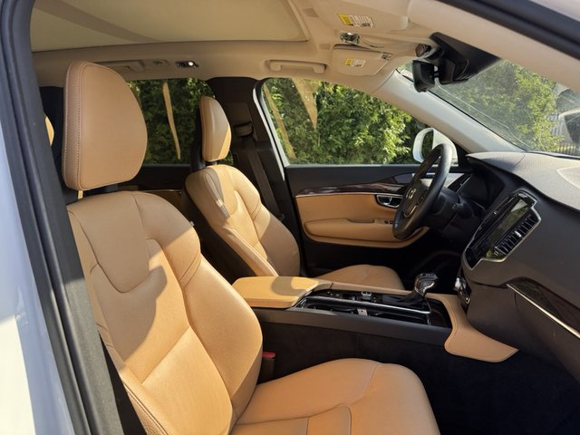 2016 Volvo XC90 T6 Momentum AWD