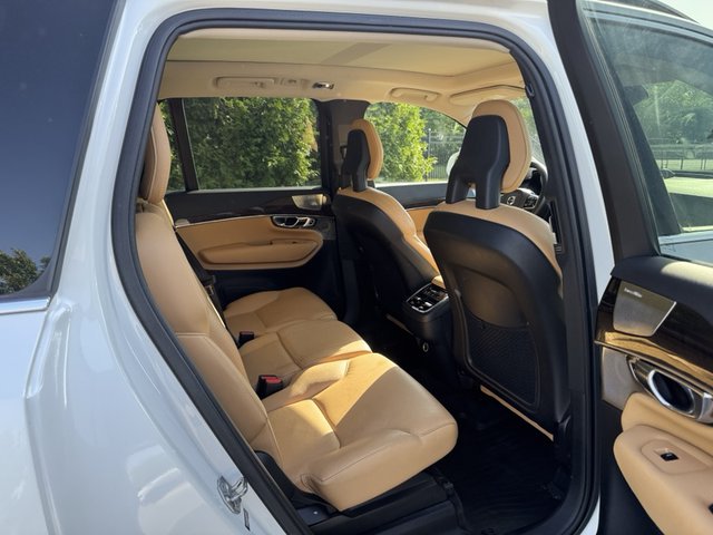 2016 Volvo XC90 T6 Momentum AWD