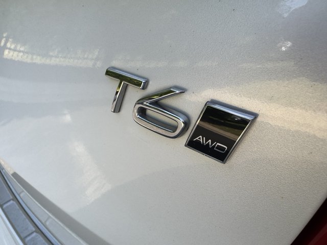 2016 Volvo XC90 T6 Momentum AWD