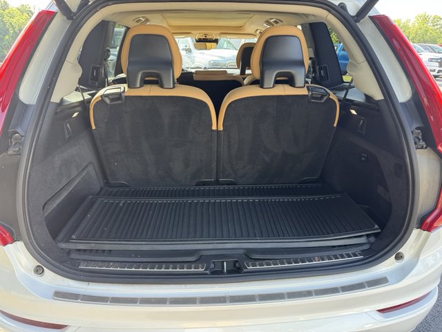 2016 Volvo XC90 T6 Momentum AWD