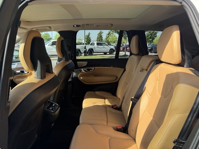 2016 Volvo XC90 T6 Momentum AWD