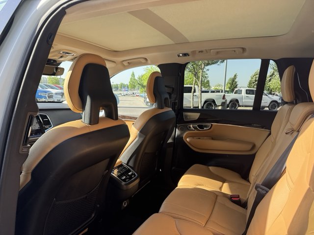 2016 Volvo XC90 T6 Momentum AWD