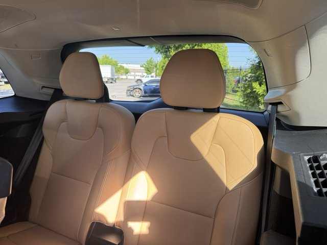 2016 Volvo XC90 T6 Momentum AWD