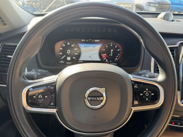 2016 Volvo XC90 T6 Momentum AWD