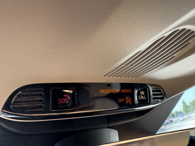 2016 Volvo XC90 T6 Momentum AWD