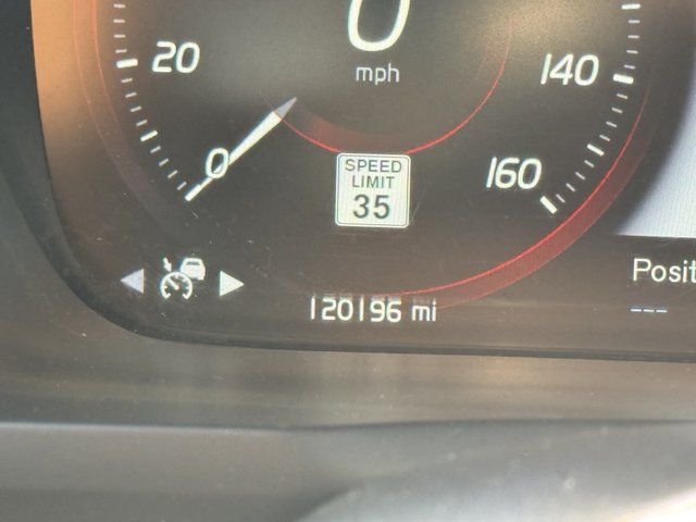 2016 Volvo XC90 T6 Momentum AWD