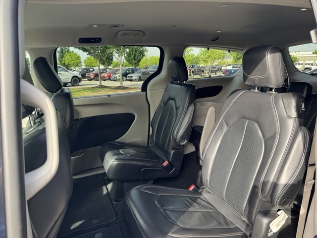 2022 Chrysler Pacifica Touring L FWD