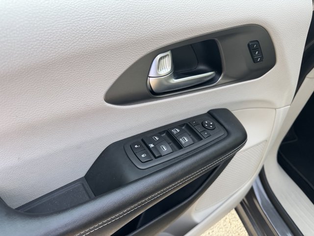 2022 Chrysler Pacifica Touring L FWD