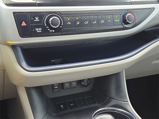2019 Toyota Highlander LE FWD