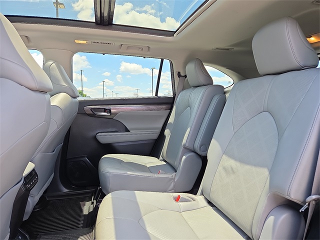 2022 Toyota Highlander Platinum FWD