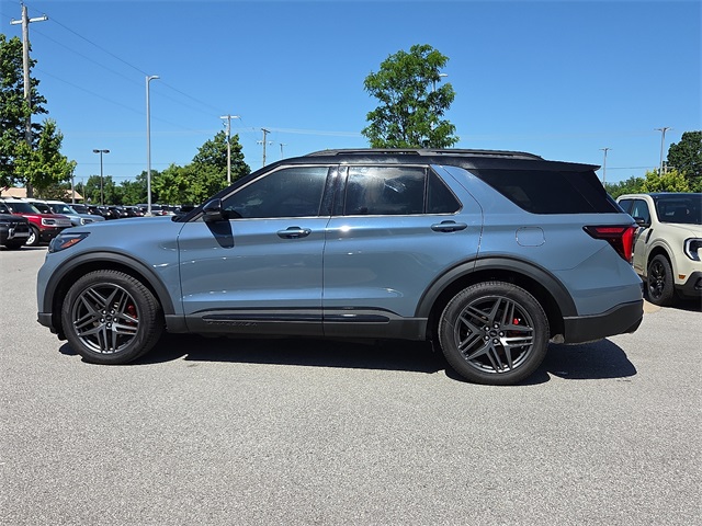 2025 Ford Explorer ST 4WD