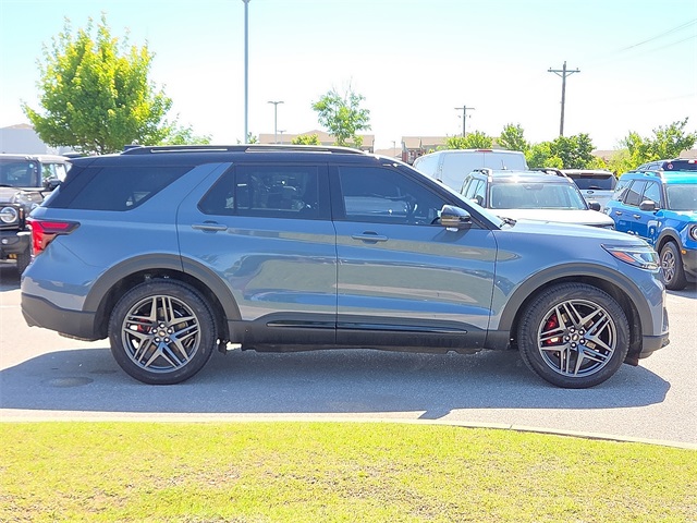 2025 Ford Explorer ST 4WD