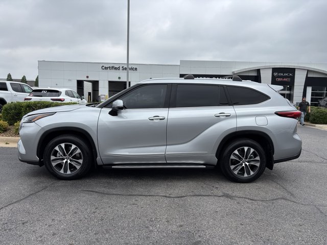 2022 Toyota Highlander XLE FWD