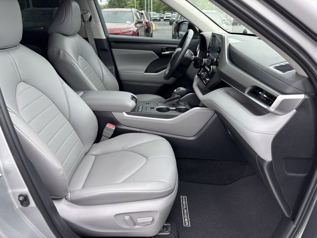 2022 Toyota Highlander XLE FWD