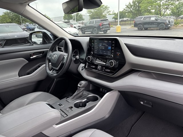 2022 Toyota Highlander XLE FWD