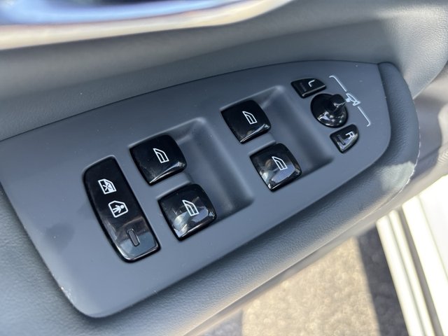 2023 Volvo XC90 Ultimate Dark Theme Recharge