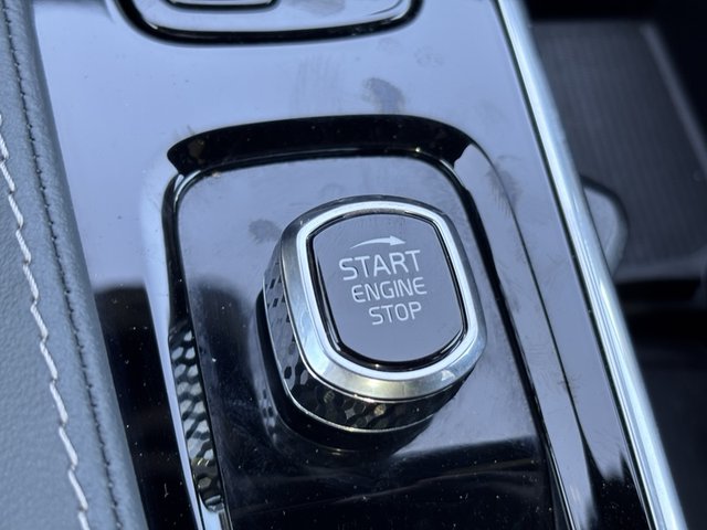 2023 Volvo XC90 Ultimate Dark Theme Recharge