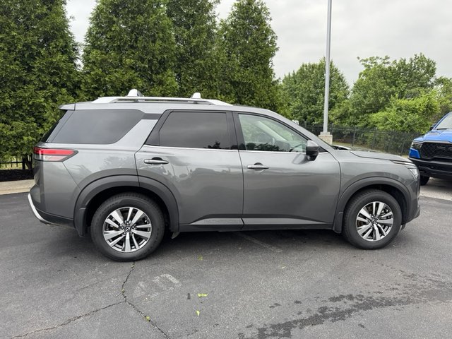 2022 Nissan Pathfinder SL 4WD