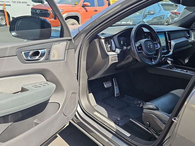 2020 Volvo XC60 R-Design