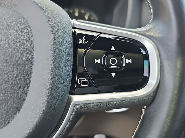 2020 Volvo XC60 R-Design