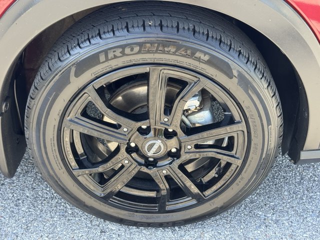 2022 Nissan Kicks SR FWD