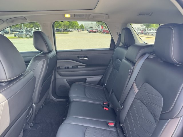 2023 Nissan Pathfinder Platinum 4WD