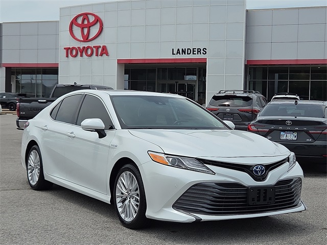 2020 Toyota Camry Hybrid XLE
