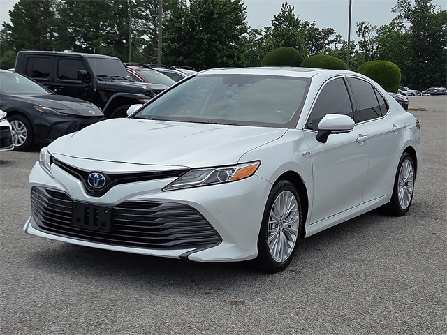 2020 Toyota Camry Hybrid XLE