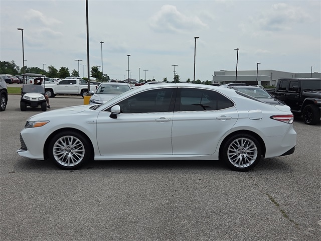 2020 Toyota Camry Hybrid XLE