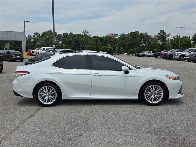 2020 Toyota Camry Hybrid XLE
