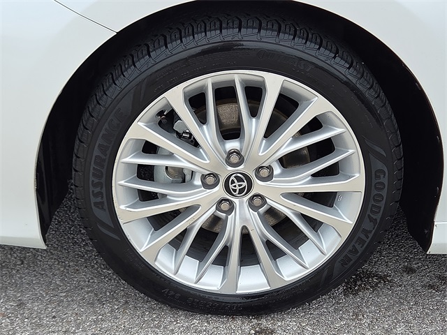 2020 Toyota Camry Hybrid XLE