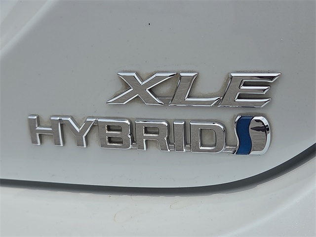 2020 Toyota Camry Hybrid XLE