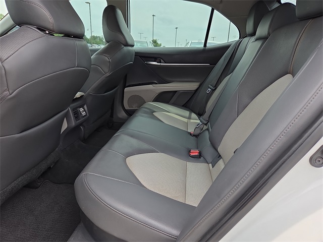 2020 Toyota Camry Hybrid XLE