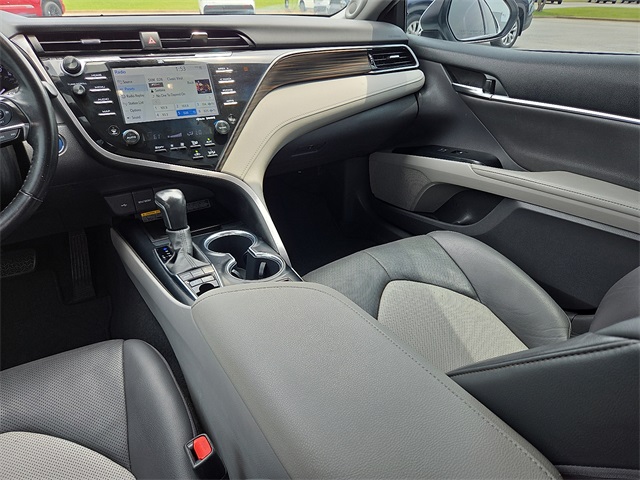 2020 Toyota Camry Hybrid XLE